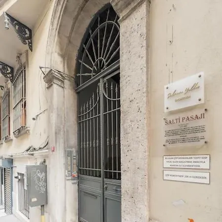 In The Historical Passage In Galata * Istambul